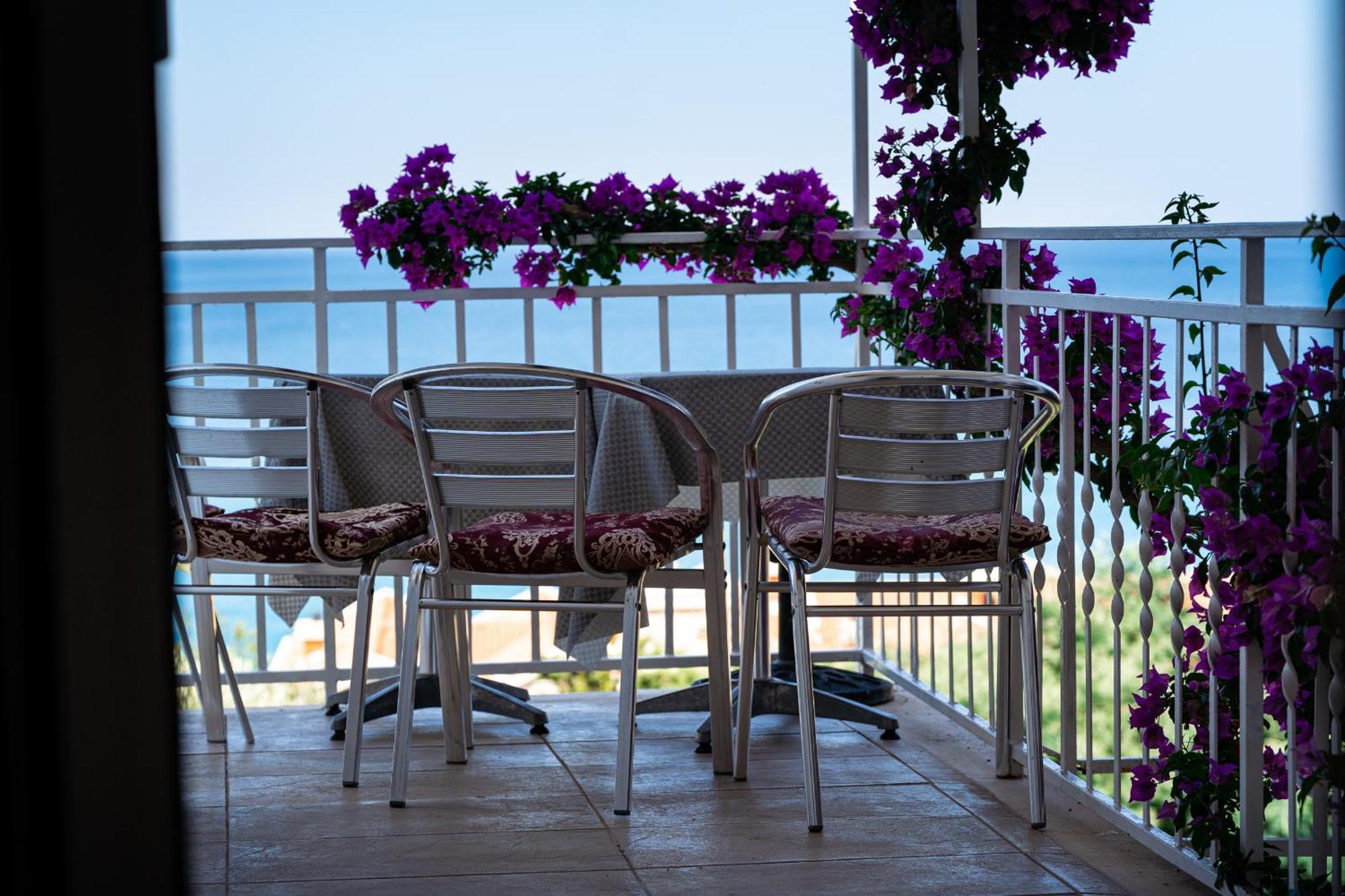 Sun Rose Apartments Sveti Stefan Buitenkant foto