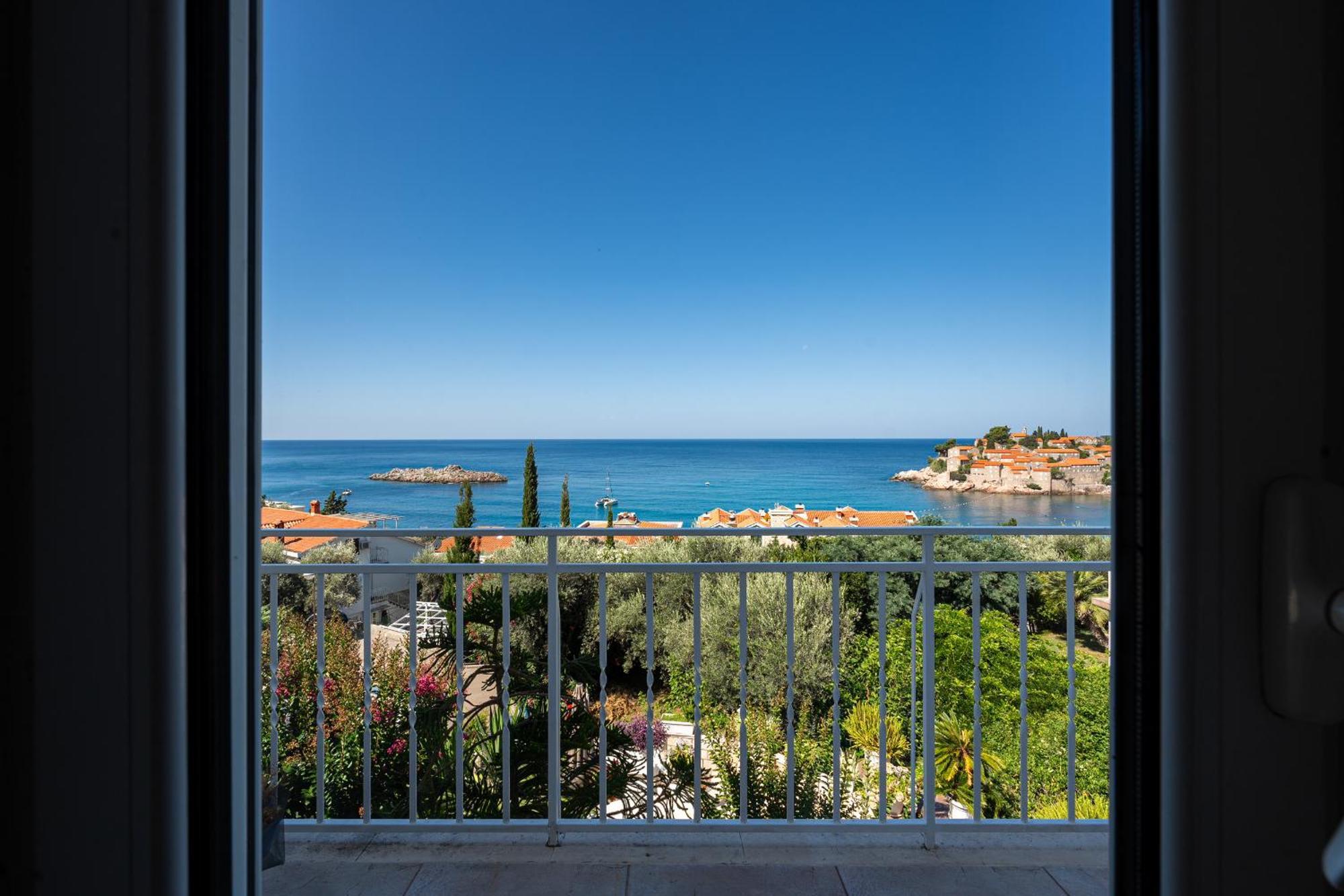 Sun Rose Apartments Sveti Stefan Buitenkant foto