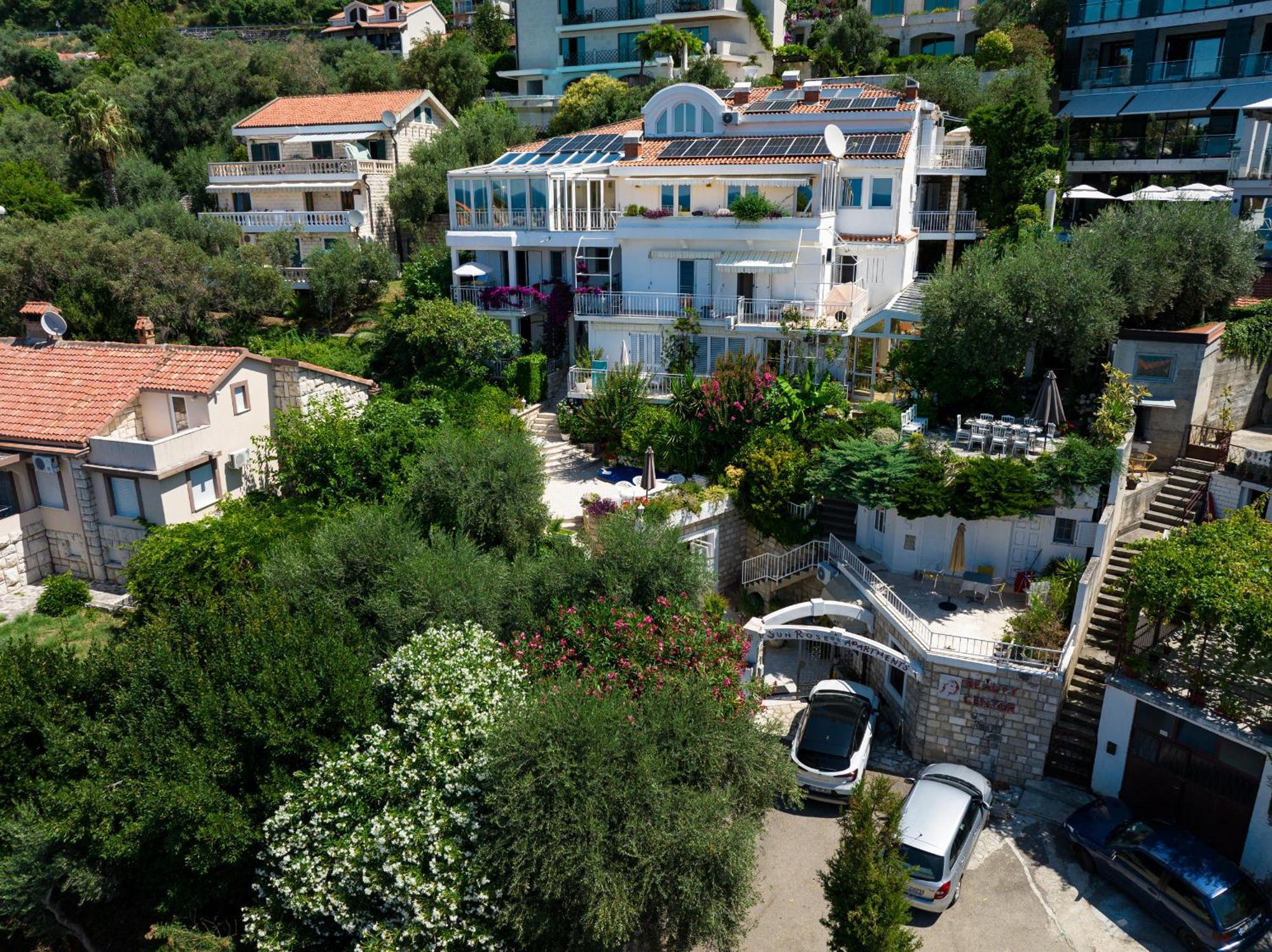 Sun Rose Apartments Sveti Stefan Buitenkant foto