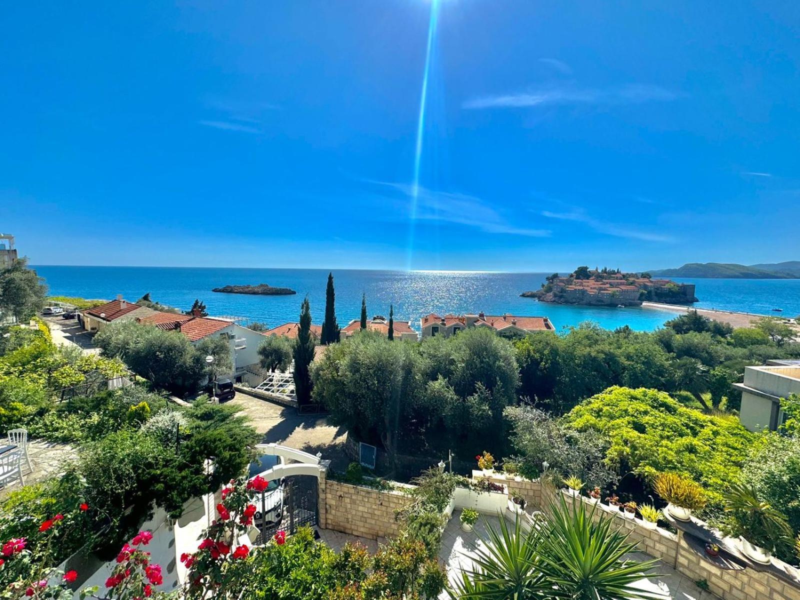 Sun Rose Apartments Sveti Stefan Buitenkant foto