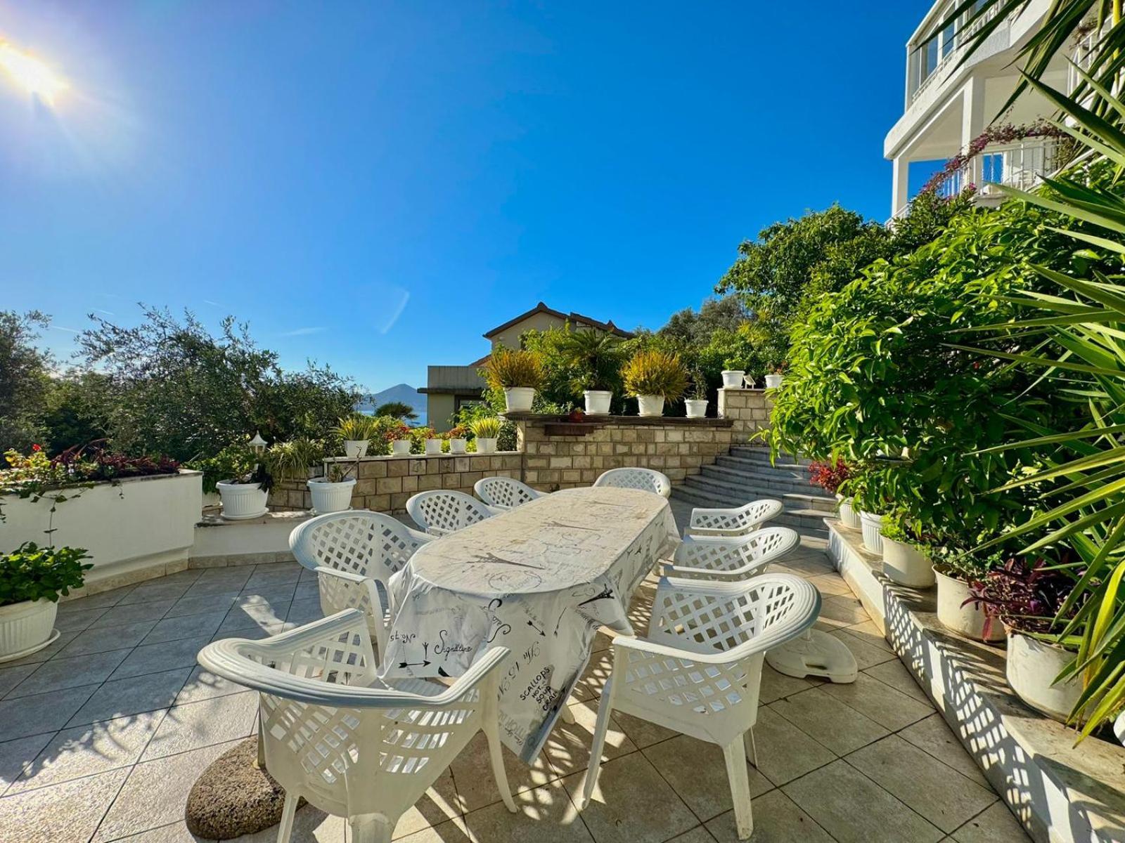 Sun Rose Apartments Sveti Stefan Buitenkant foto